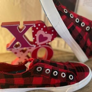 Red and black Buffalo plaid tennis shoe